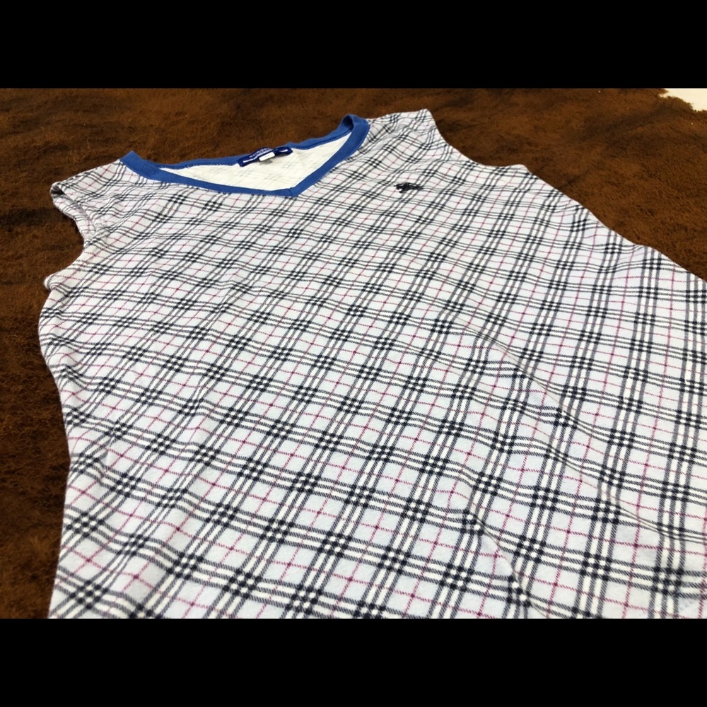 Authentic Burberry T-Shirt - Picture 5 of 14